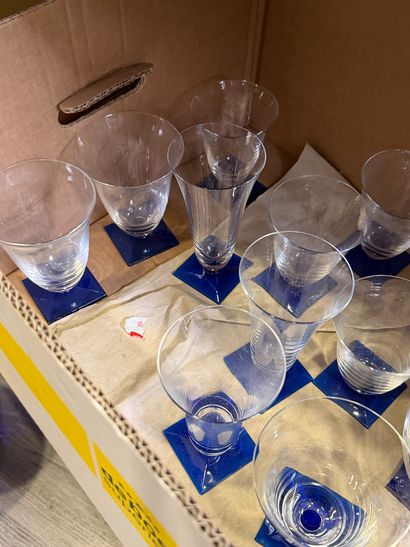 SÈVRES 
Ensemble de verres à pied en cristal...