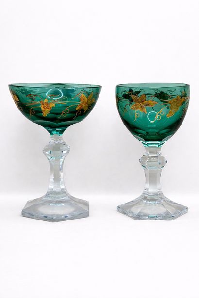 MURANO 
Ravissante suite de verres à pied...