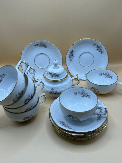 ROSENTHAL 
Ensemble comprenant six tasses...