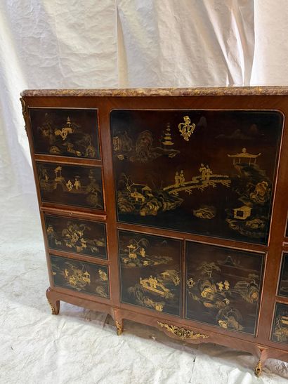 Important cabinet en placage de palissandre...