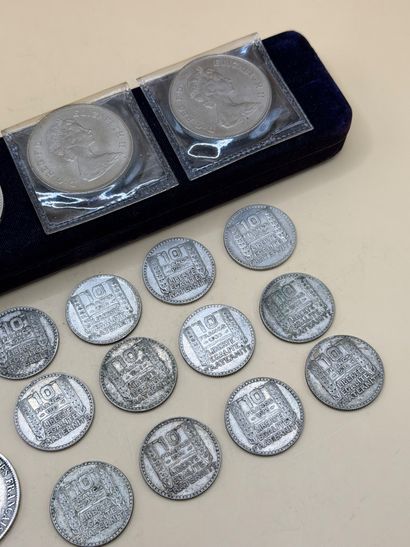 Lot of silver coins including: 
- 1 silver...