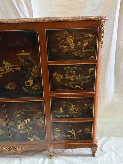 Important cabinet en placage de palissandre...