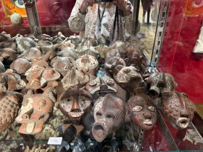 CÔTE D'IVOIRE
Lot comprenant 45 petits masques...