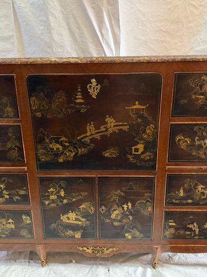 Important cabinet en placage de palissandre...