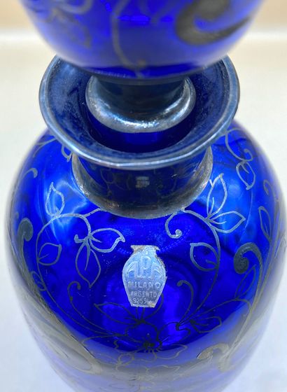 MILANO 
Superbe carafe en verre soufflé bleu...