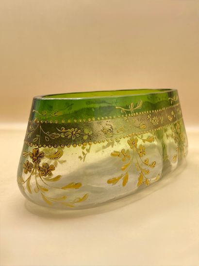 Moser KARLSBAD 
Coupe navette en verre soufflé...