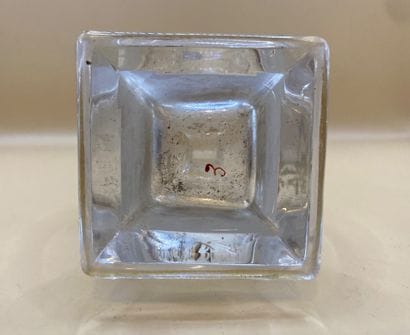 BACCARAT 
Vase soliflore à panse enflée et...