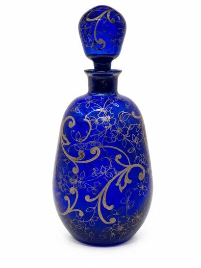 MILANO 
Superbe carafe en verre soufflé bleu...