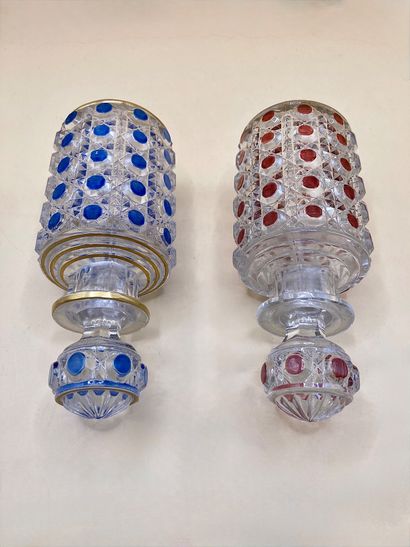 BACCARAT 
Ensemble comprenant deux flacons...