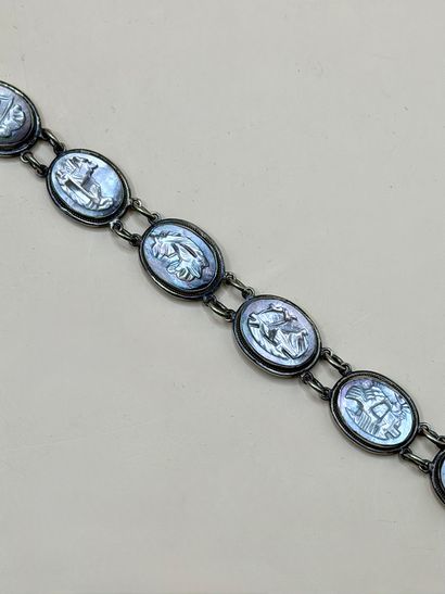 Joli bracelet articulé en argent (min. 800/1000)...