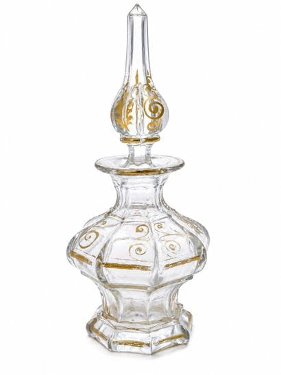 BACCARAT 
Flacon en cristal à panse enflée...
