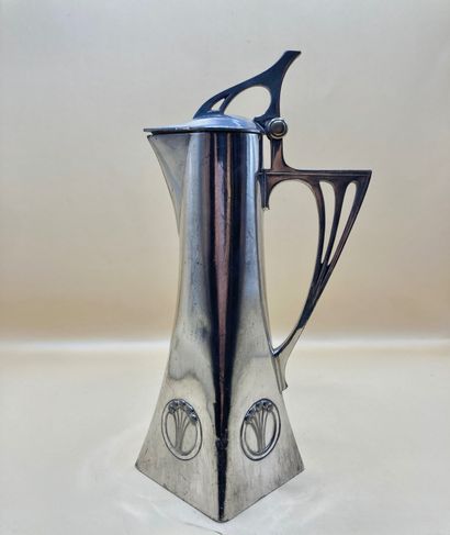 Albin MÜLLER (1871-1943) pour WMF 
Verseuse...
