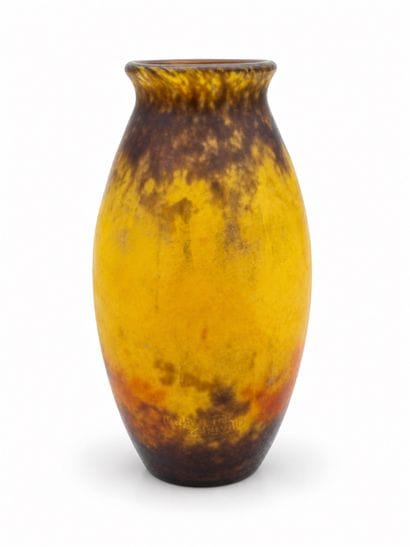 MULLER FRÈRES 
Vase balustre à panse enflée...