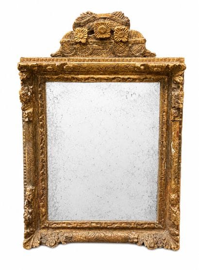 Miroir rectangulaire à fronton en bois sculpté...