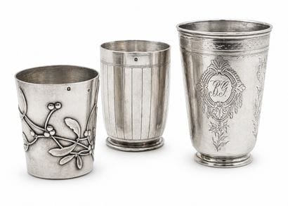 Ensemble en argent (950/1000) comprenant...