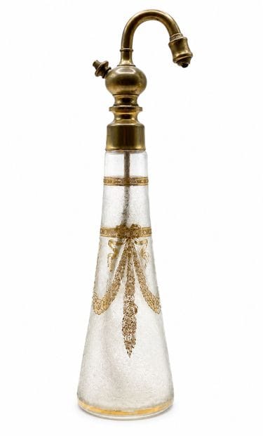 BACCARAT
Flacon vaporisateur en cristal givré...
