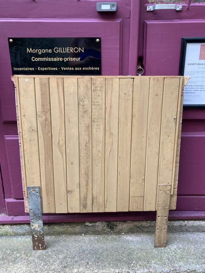 Dessus de porte en bois sculpté, patiné et...
