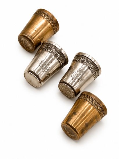 Suite de 5 verres à liqueur en argent (950/1000)...