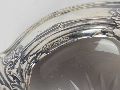 Sugar bowl. 
Resting on four curved feet....
