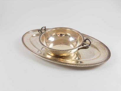 Delheid. 
Oval dish decorated with a frieze...