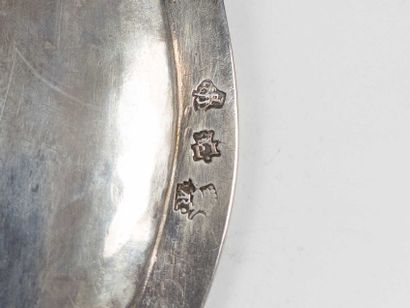 Lille.
Top with scalloped and molded edges....