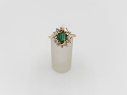 Bague.
Ornée d’une émeraude d’env. 0,99 ct...