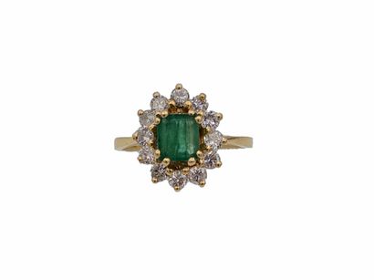 Bague.
Ornée d’une émeraude d’env. 0,99 ct...