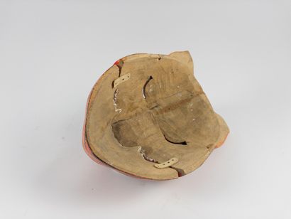 Nepal.
Articulated feline mask. Polychromed...