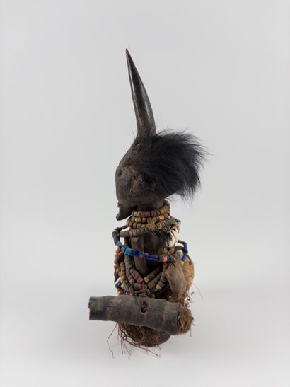 Songye. 
Fetish statuette wrapped in pearl...