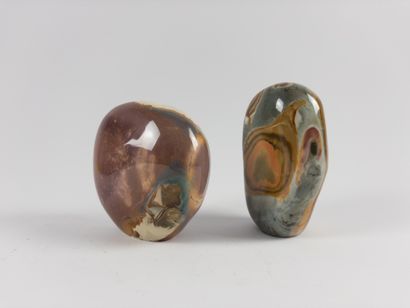 Jasper. 
Two pieces. Height: 11.5 and 13...