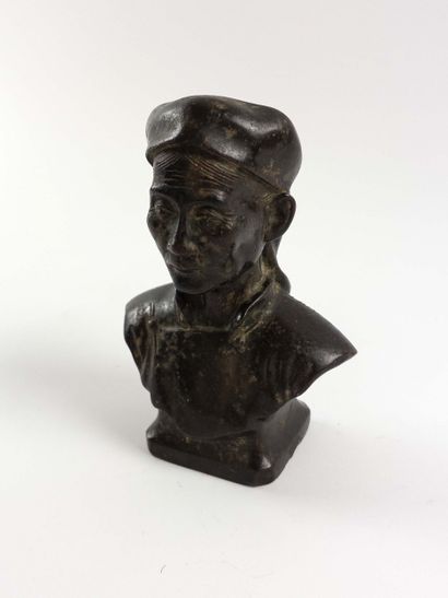 Duc Loi.
Old Tonkinese woman. Bronze. Signed....