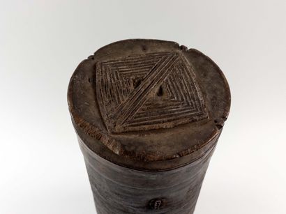Large container.
Cylindrical in shape. Wood....