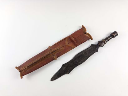 Salampasu.
Glaive and scabbard. Iron and...