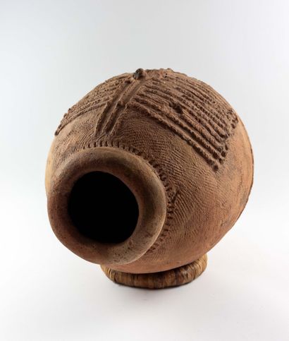 Bura.
Funerary urn. Terracotta. Niger. Presented...