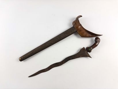 Indonesia.
Kriss and scabbard. Handle decorated...