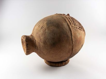 Bura.
Funerary urn. Terracotta. Niger. Presented...