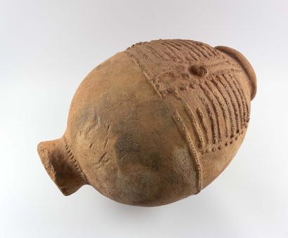 Bura.
Funerary urn. Terracotta. Niger. Presented...