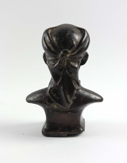 Duc Loi.
Old Tonkinese woman. Bronze. Signed....