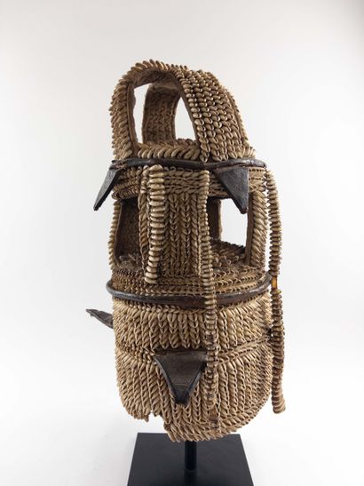 Yoruba.
Soul receptacle (Ori Island). Cowries,...