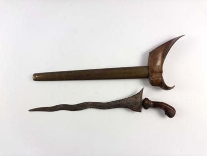 Indonesia.
Kriss and scabbard. Handle decorated...