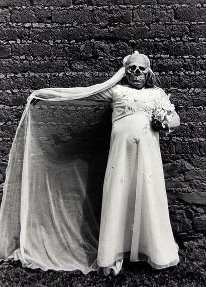 Graciela Iturbide (Mexico, 1942).
Novia Muerte....