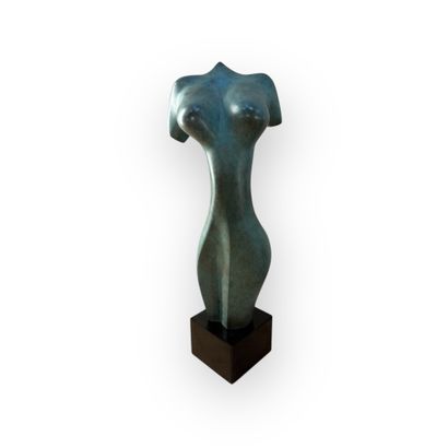 Xavier ALVAREZ (1949)
Buste féminin 
Bronze...