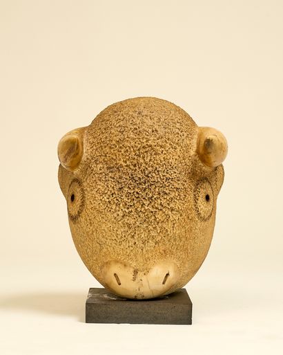 Jean-Marie FIORI (1952)
Tête de taureau 
Albâtre.
Dim....