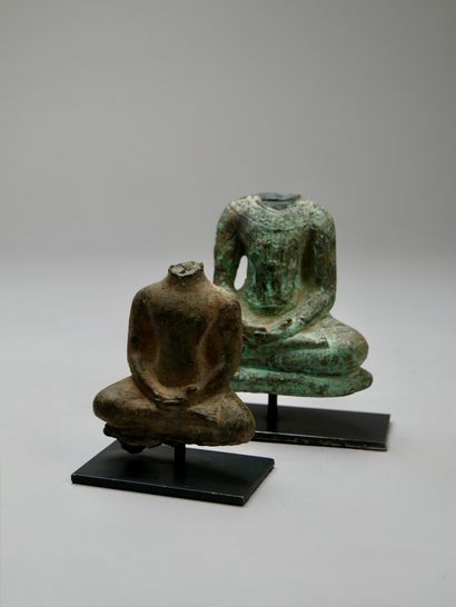 Ensemble de deux bustes de Bouddha assis...