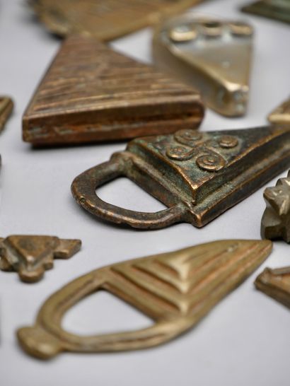 Ensemble de 27 poids à peser l'or Akan, Ghana
Laiton
Poids...