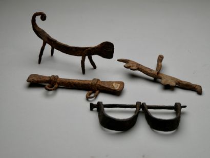 Ensemble d’objets en fer forgé comprenant...