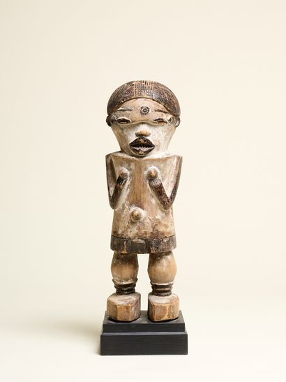 Statue de style Tshogo, Gabon
Bois patine...