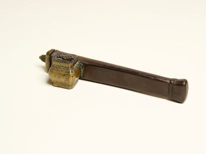 Encrier plumier ottoman.
XIXe
L : 24 cm