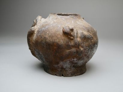 Earthenware pot with several Gurunsi figures
Burkina...