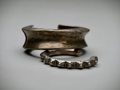 Set of two Timor bracelets
Indonesia
Silver...